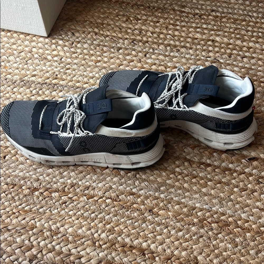 On Running Men's Shoes - Black and White